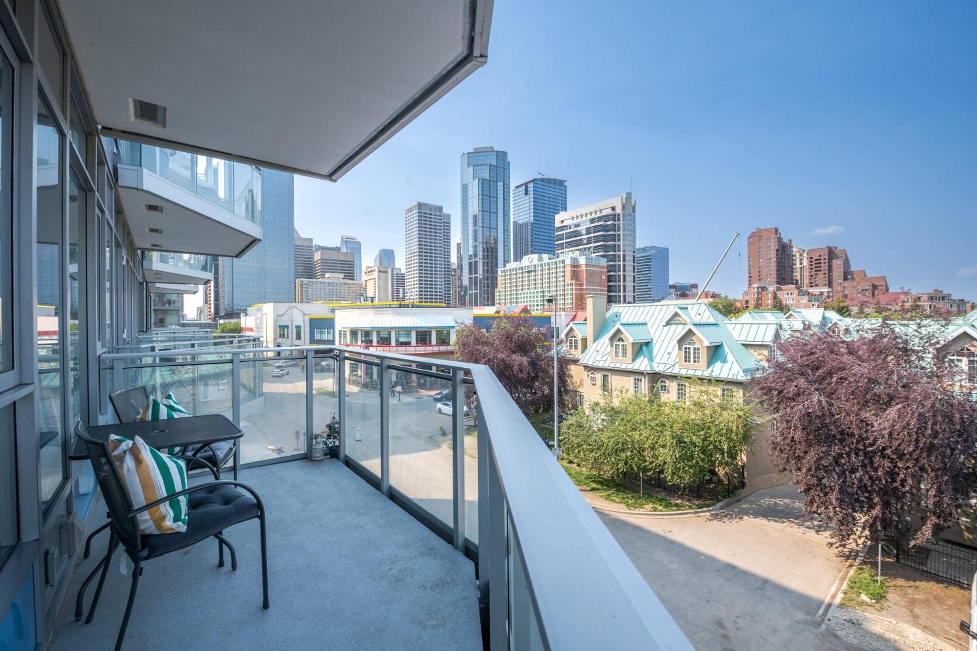 Guest Favorite Riverside Retreat- Walking Trails, Downtown Near Stampede! Free Banff Pass, Wine, Gym, Parking! YYC Exterior foto
